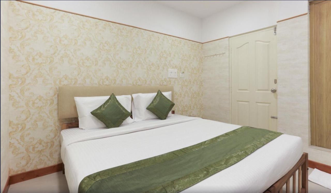Heaven Gardens Hotel Kochi Luaran gambar