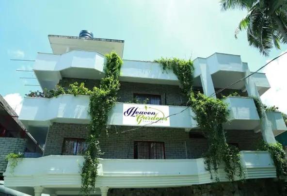 Heaven Gardens Hotel Kochi Luaran gambar